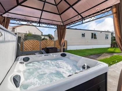 Hot Tub. Countryside. Coast. 5* Patrington Haven Leisure Park, East Yorkshire Villa Buitenkant foto