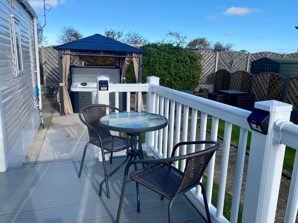 Hot Tub. Countryside. Coast. 5* Patrington Haven Leisure Park, East Yorkshire Villa Buitenkant foto